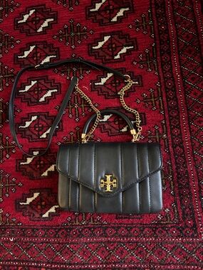 Like new Tory Burch, leather quilted Crossbody